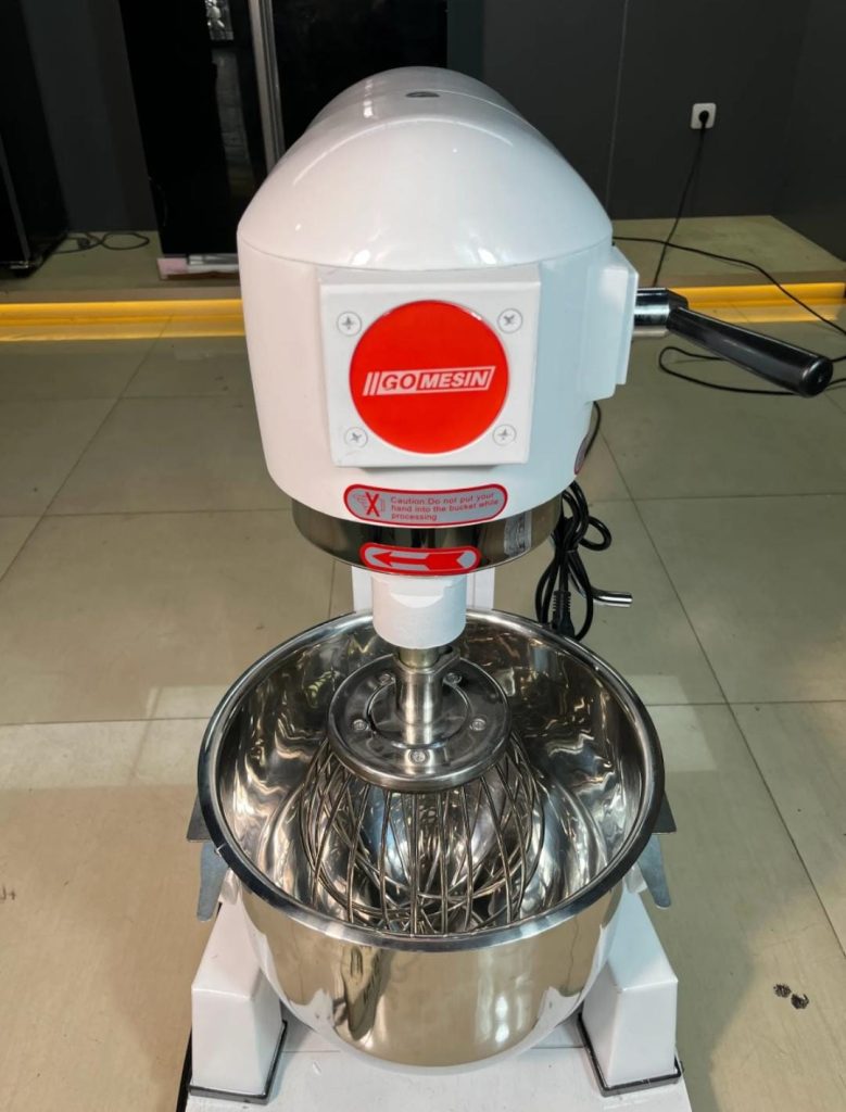 Planetary Mixer Gomesin berbahan stainless steel untuk mengaduk adonan roti, cake, cookies, dan whipping cream pada usaha bakery.